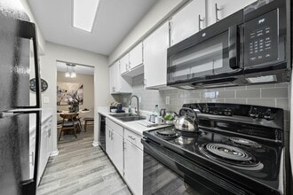Building Photo - Unbeatable Location | Resort-Style Amenities!