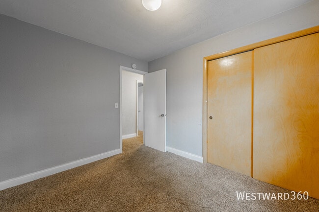 Building Photo - 2221 Belmont Ave