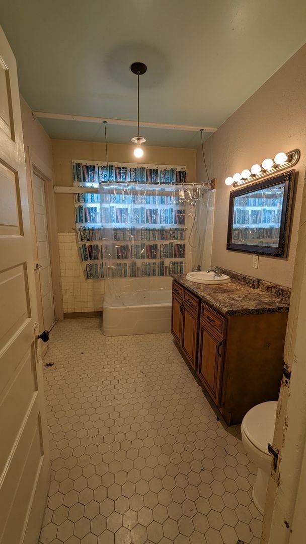 Building Photo - 707 Brady-707