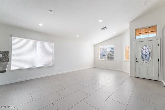 Building Photo - 9216 Sun Rose Ave