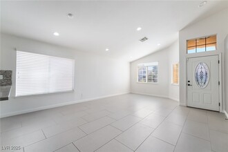 Building Photo - 9216 Sun Rose Ave