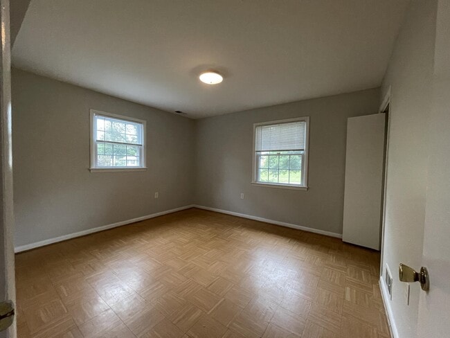 Building Photo - 810 Loxford Terrace