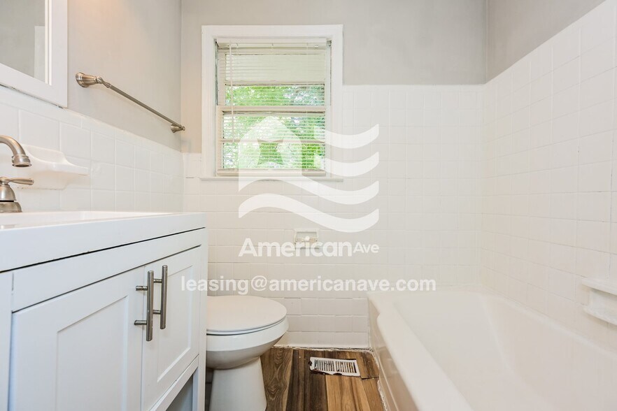 Building Photo - 2315 Japonica Dr