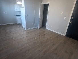 Building Photo - 220 Glen Haven Rd