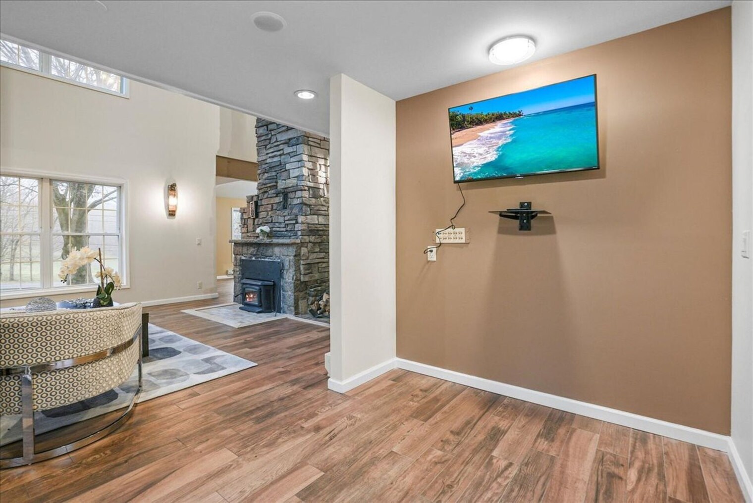 Building Photo - 338 Clove Rd