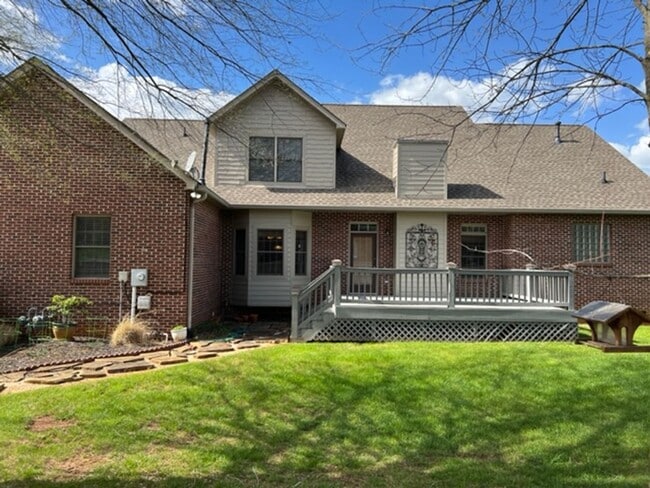 Building Photo - City of Maryville 37803 - SHORT TERM lease considered! Furnished! - 4 bedroom, 3.5 bath home - Ca...