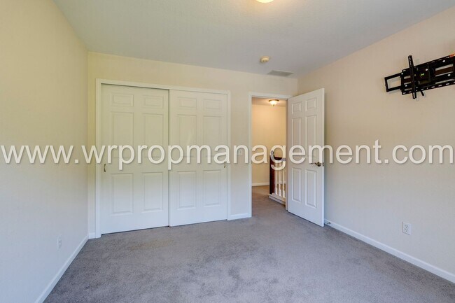 Building Photo - 4 Bed 3 Bath Home in Lambertville