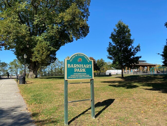Park at corner of the street - 18 Francis St