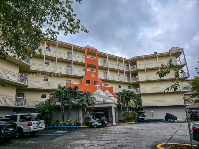Building Photo - 8290 Lake Dr
