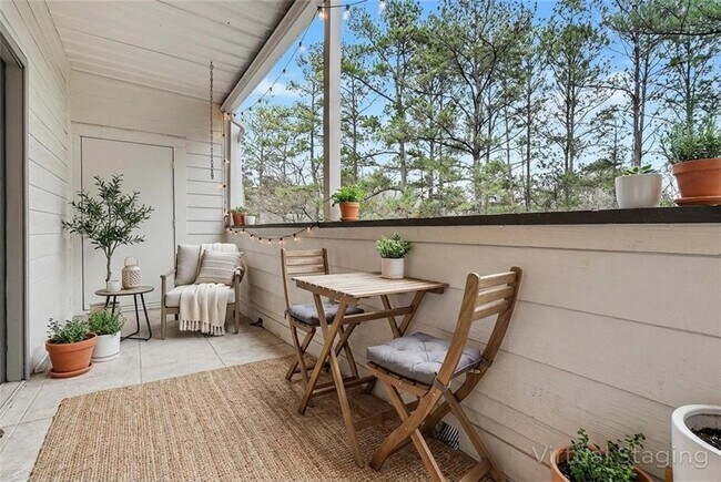 Building Photo - 3813 Paces Ferry W