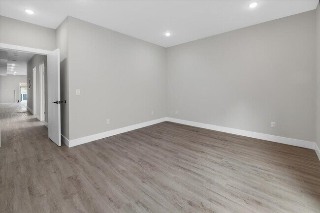 Building Photo - 327 69th St