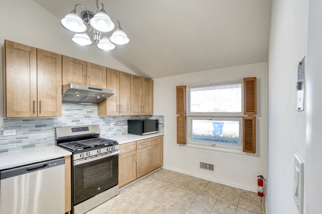 Building Photo - 3131 Hill Ln