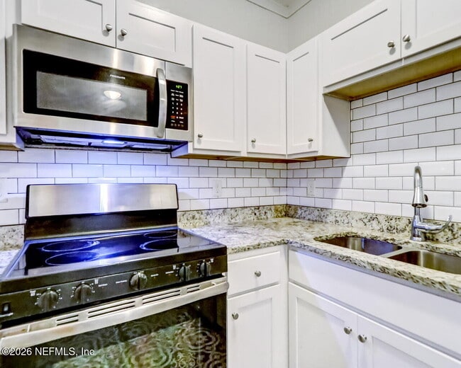 Building Photo - 1020 Stockton St