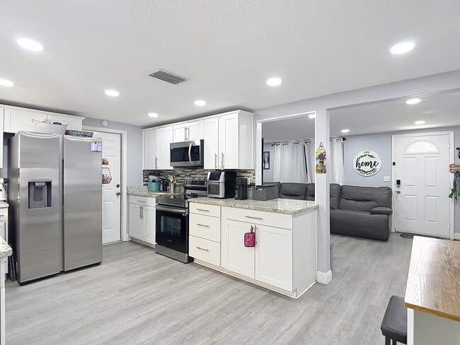 Building Photo - 5913 Appletree Rd