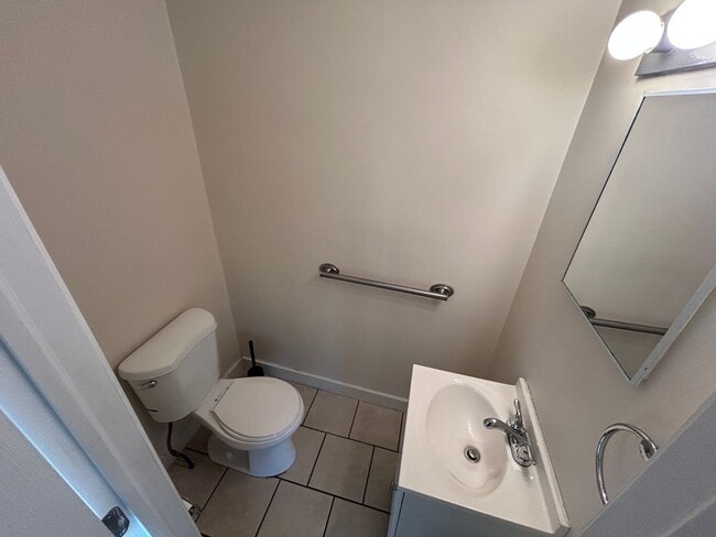 Building Photo - Private 3-Bedroom home in East Hills