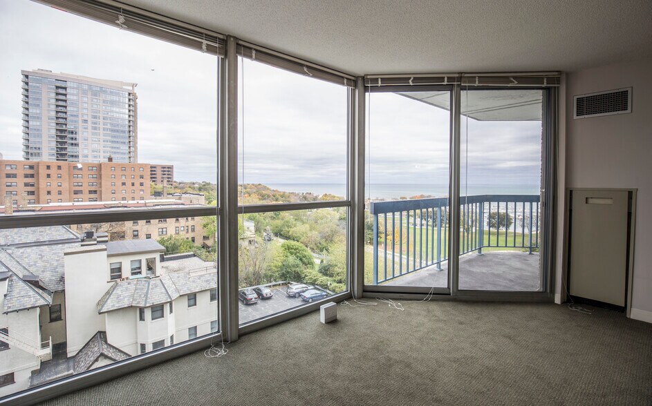 LR to Balcony - 1660 N Prospect Ave