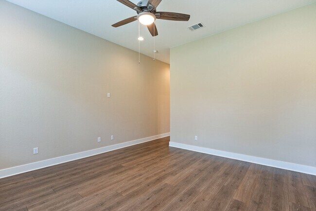 Building Photo - Beautiful Move-In Ready 4 bedroom, 3 bathroom home in Liberty Hill ISD!