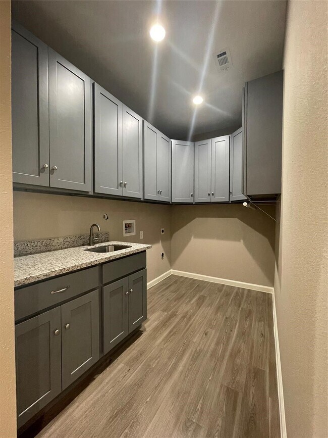 Building Photo - 2210 Arapahoe Dr