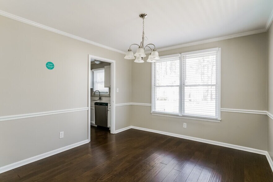 Building Photo - 7329 N Thorncliff Pl
