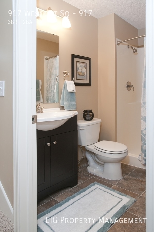 Building Photo - 917 Wescott Square