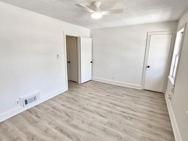Building Photo - 3360 Club Dr