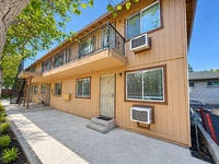 Building Photo - 614 Moran St