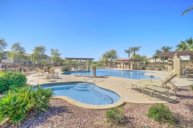 Building Photo - 2143 W Marconi Ave