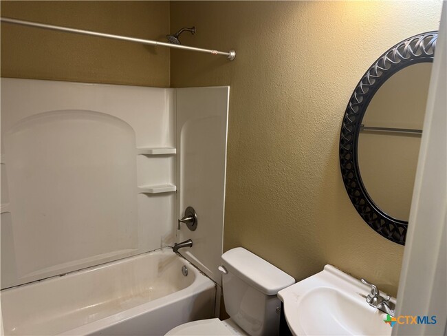 Building Photo - 508 E Convent St