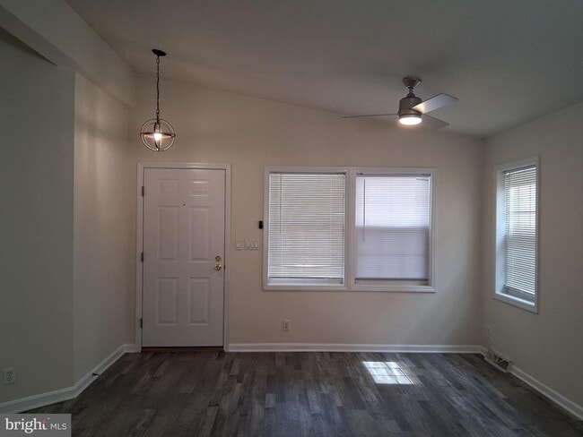 Building Photo - 7300 Willow Glen Way