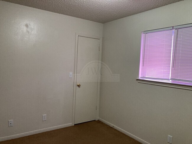 Building Photo - 2911 Bluebonnet Dr