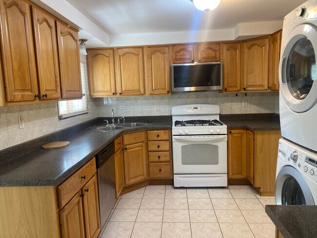 Building Photo - 709 S Salem Dr