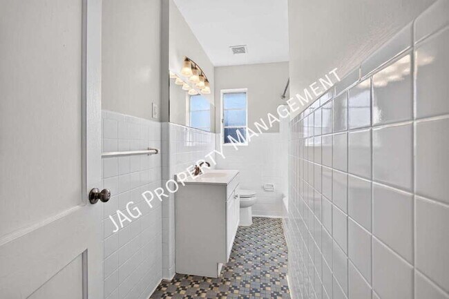 Building Photo - 2761 St Johns Ave