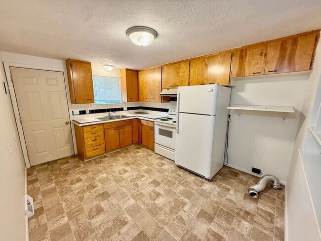 Building Photo - Cozy 2 Bed/1 Bath Duplex Near Lake Loveland!