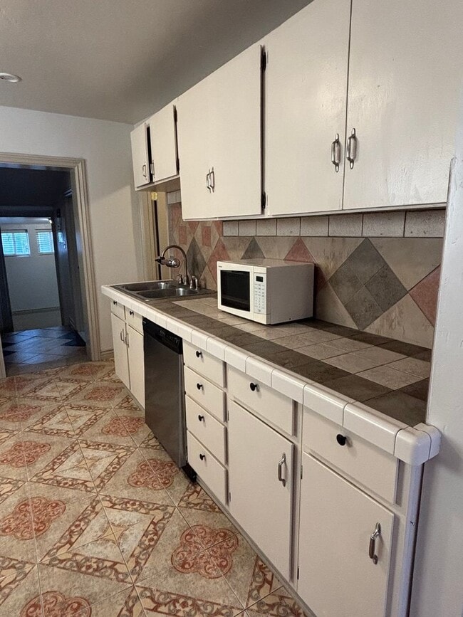 Building Photo - Salt Lake Cottage home 3 bed, 2 baths