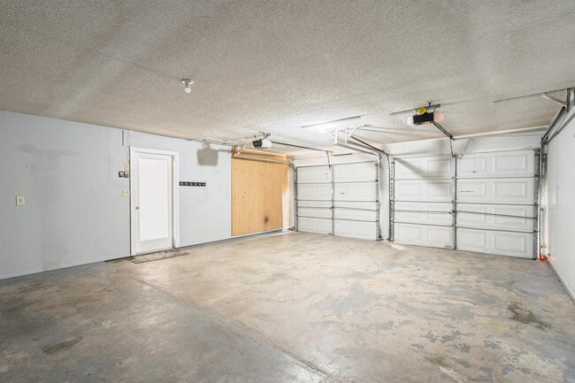 Building Photo - 334 Inspiration Way