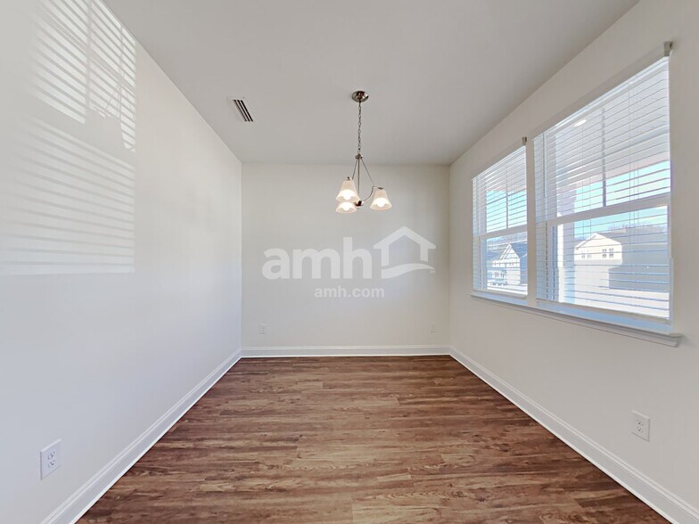 Building Photo - 1107 Bentley Pl