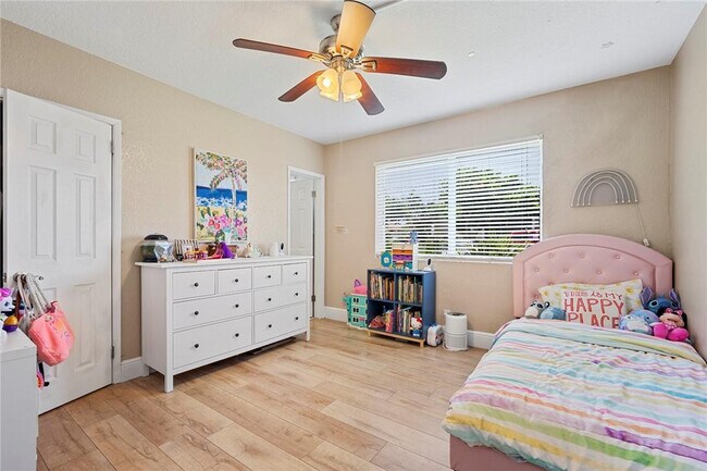 Building Photo - 2755 NE 28th Ave