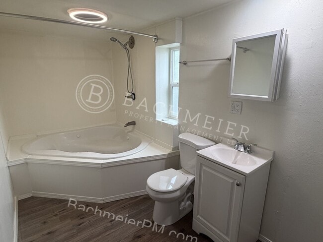 Building Photo - 2 Bedroom 2 Bathroom Single Family Home - Centrally Located