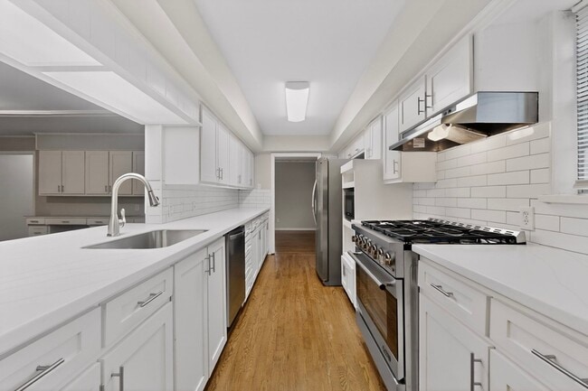 Building Photo - 2522 Pinebluff Dr