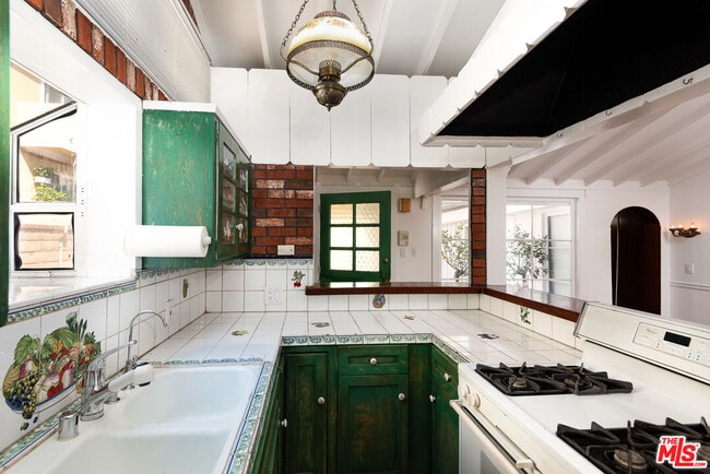 Building Photo - 14842 Morrison St