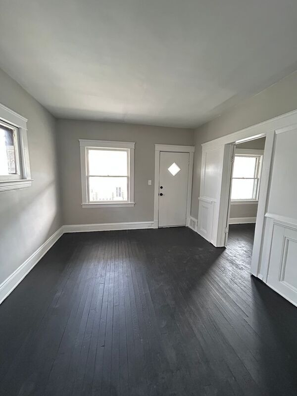 Building Photo - 2932 E 118th St