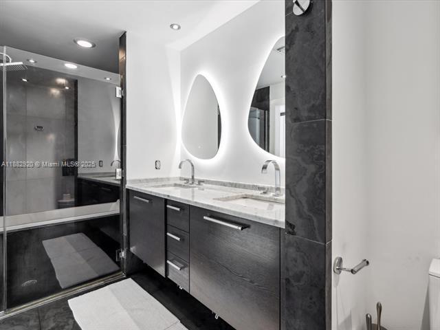 Building Photo - 900 Biscayne