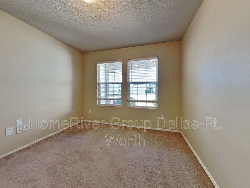 Building Photo - 9952 Thomas Jefferson Dr
