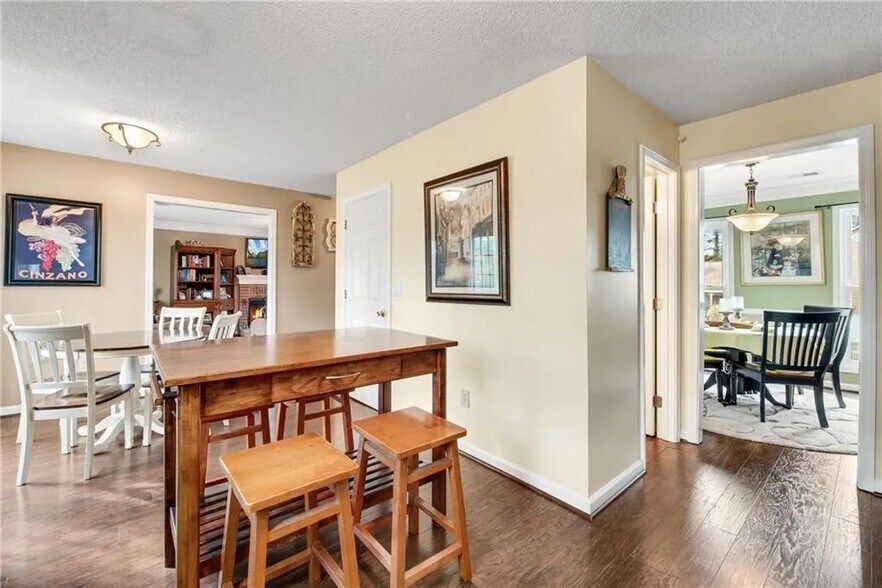 Building Photo - Room in House on Wilkie Way NW