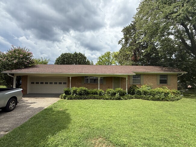 Primary Photo - 1625 Green Hills Dr