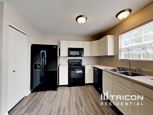 Building Photo - 7621 Mansfield Way