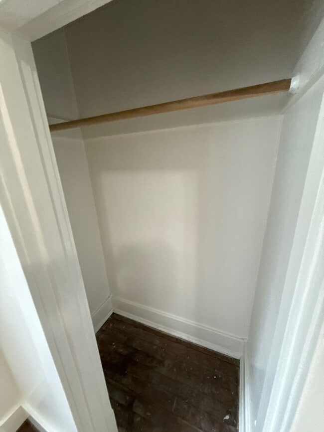 Building Photo - 633 Thompson Ave NE