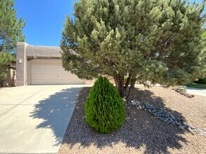 Building Photo - 3 Bedroom Single Story Home Available Near...