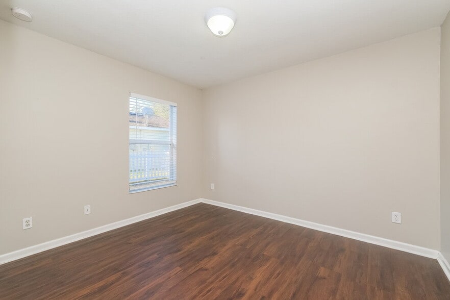 Building Photo - 14719 Wake Robin Dr