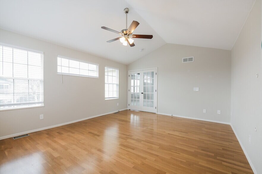 Building Photo - 5165 E 116th Pl